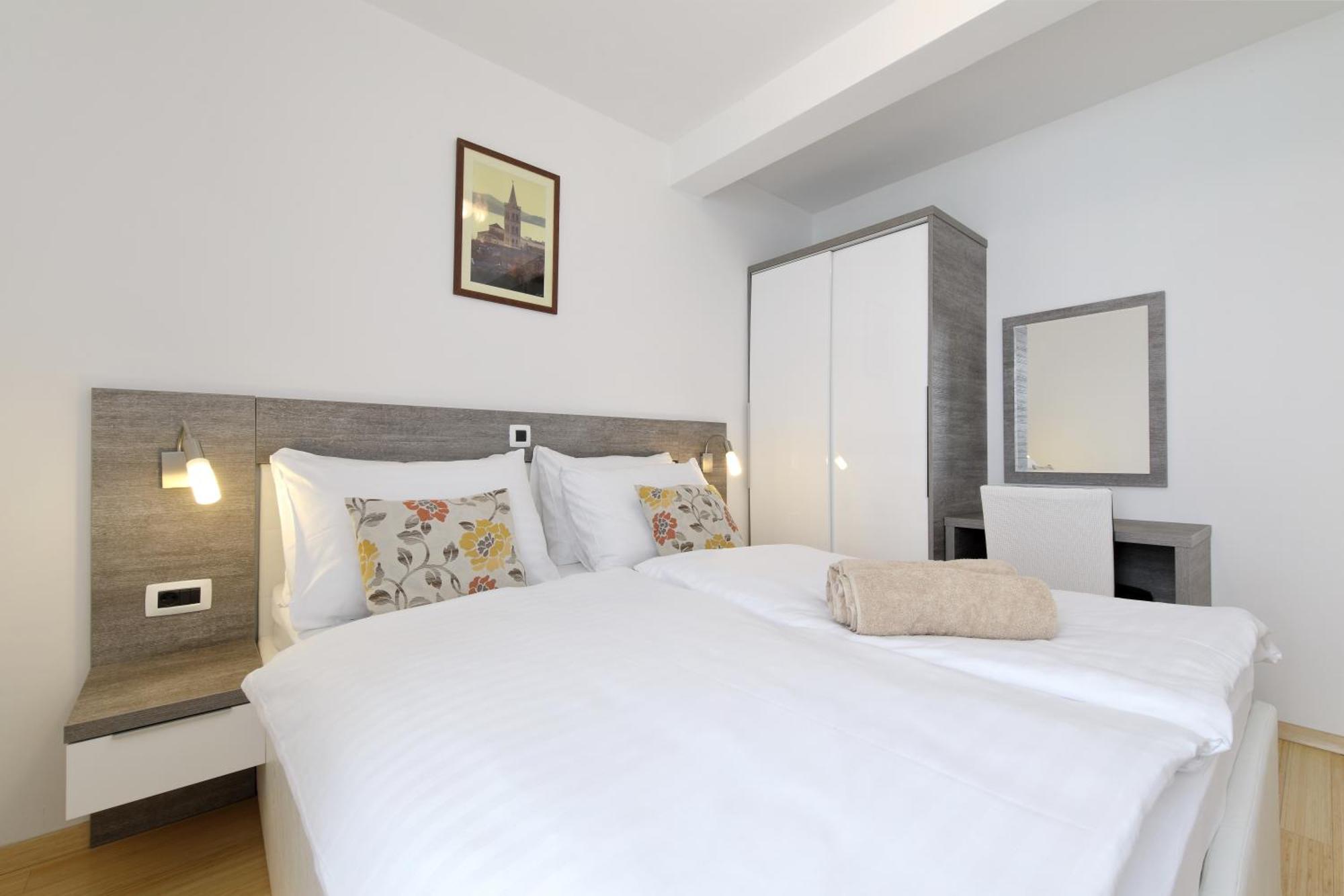 Sunnyside Apartments Resort เพทรอซาเน ภายนอก รูปภาพ