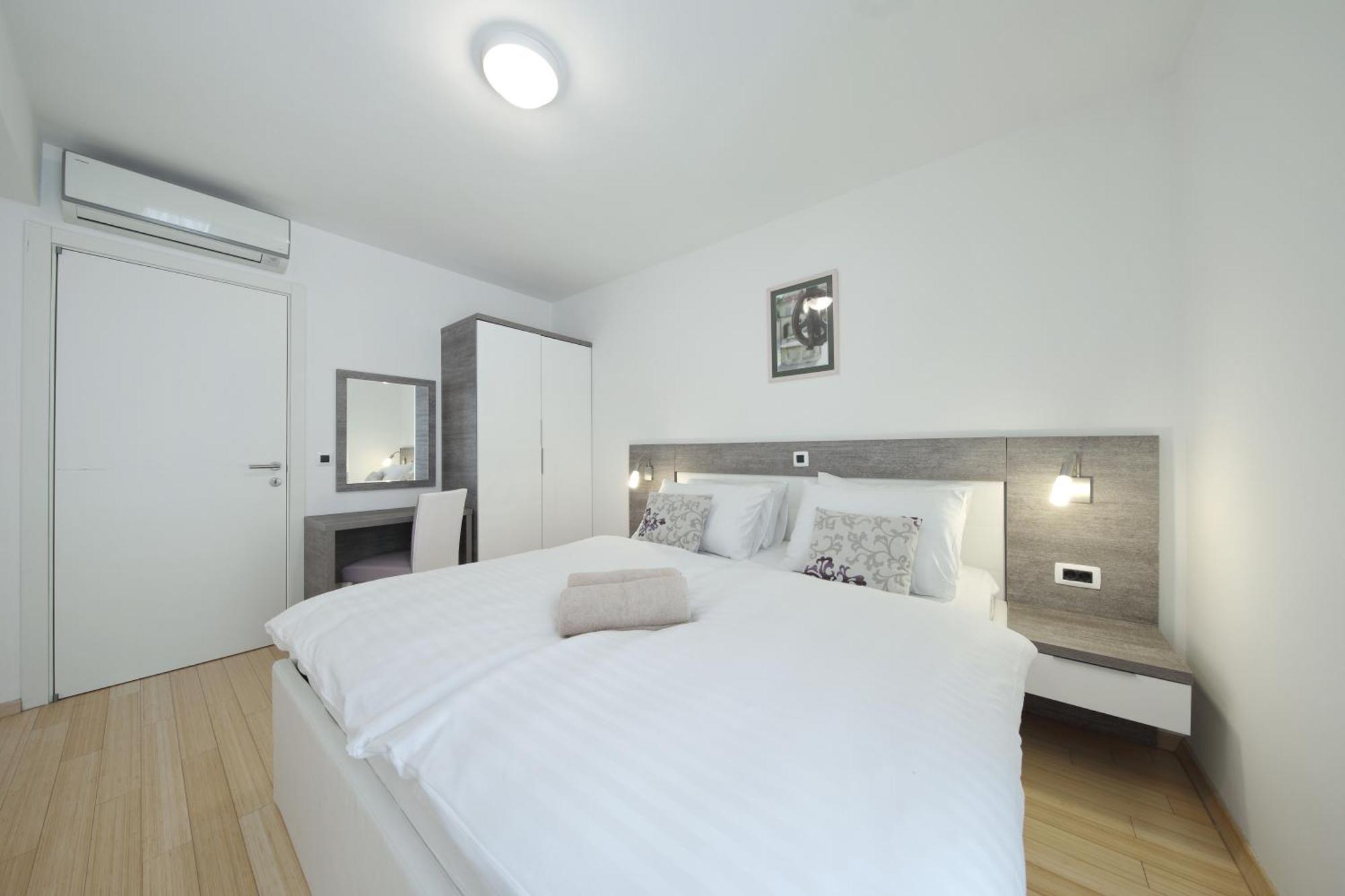 Sunnyside Apartments Resort เพทรอซาเน ห้อง รูปภาพ